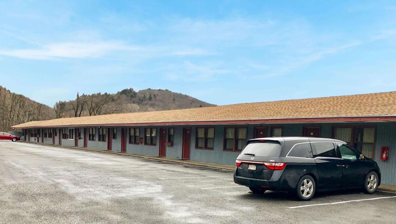 Pleasant Valley Motel West Stockbridge Екстериор снимка